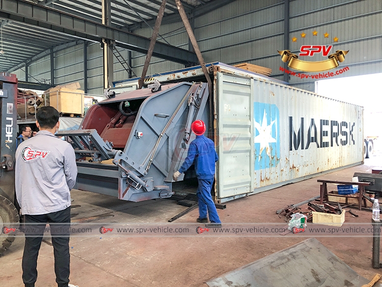 8 CBM Garbage Compactor Body - Loading into Container 2 8 CBM Garbage Compactor Body - Loading into Container 2
